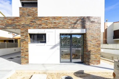 Moradia T4 para Venda em Charneca de Caparica e Sobreda