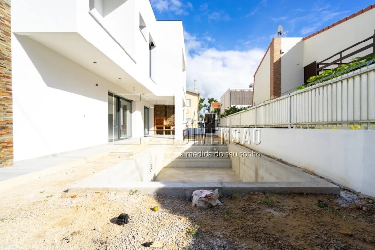 Moradia T4 para Venda em Charneca de Caparica e Sobreda Foto 39