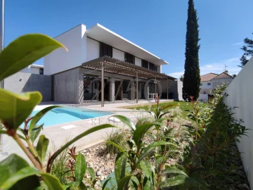 Moradia T3 para Arrendamento em Cascais e Estoril