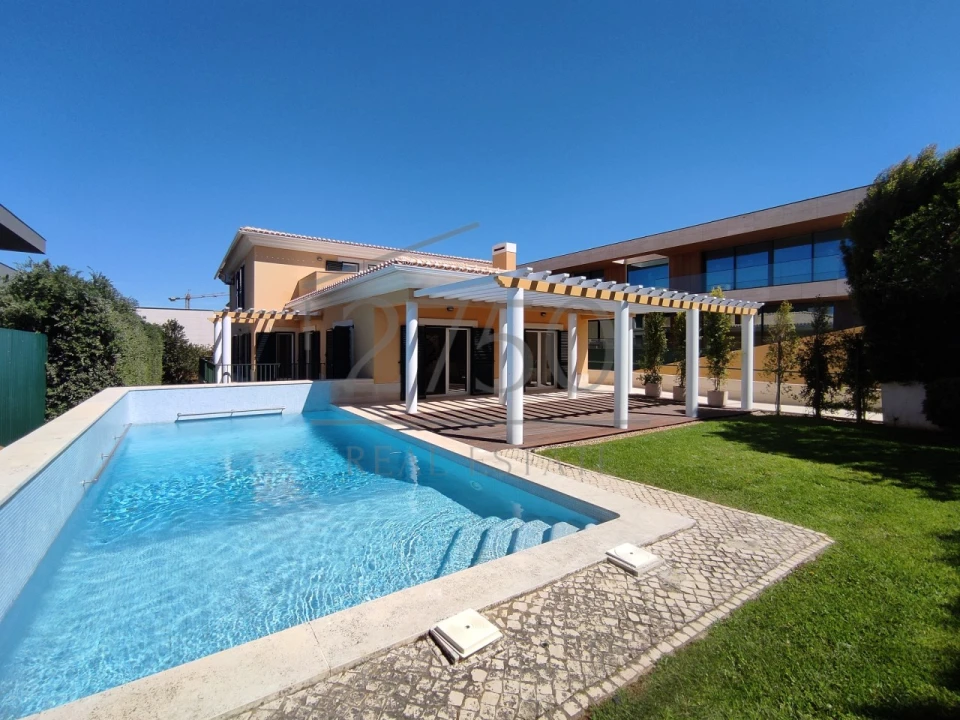 Moradia T6 para Arrendamento em Cascais e Estoril Foto 3