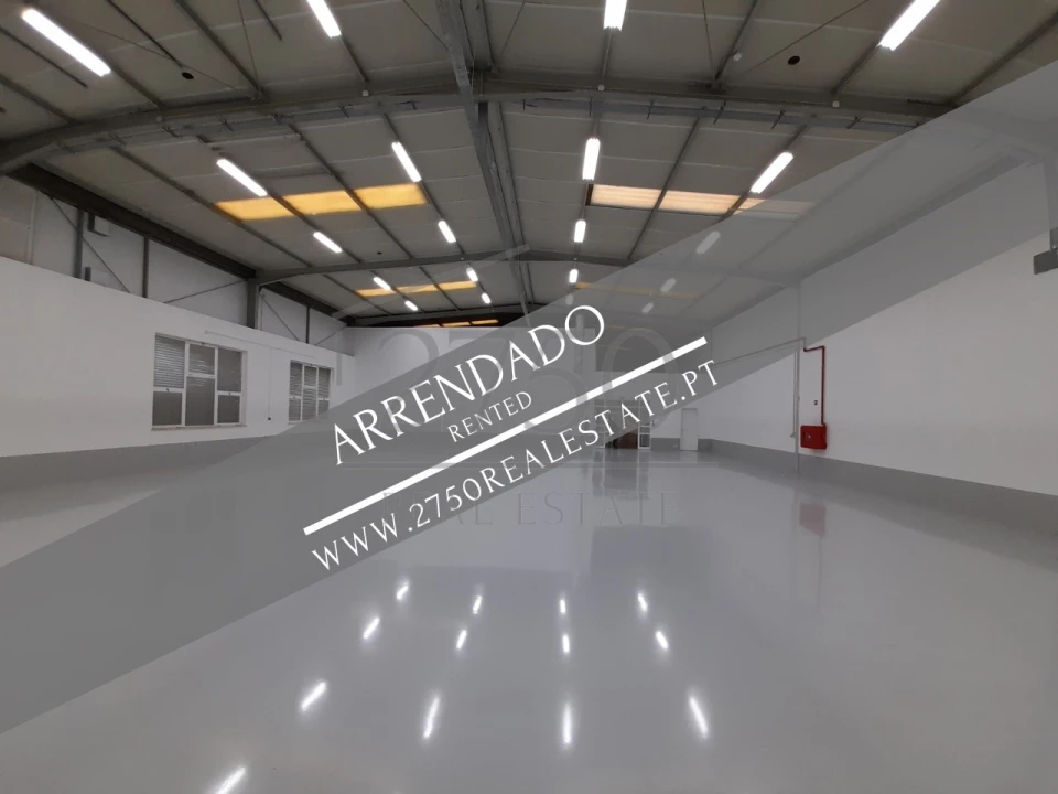 Armazém para Arrendamento em São Domingos de Rana Foto 1