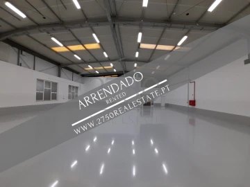 Armazém para Arrendamento em São Domingos de Rana