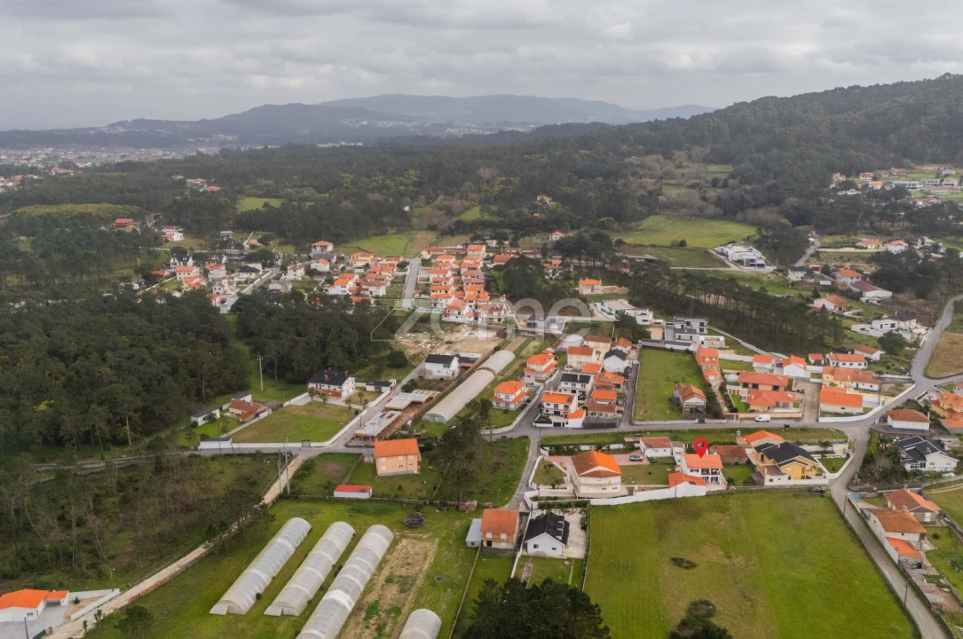 Moradia T4 para Venda em Chafe Foto 36