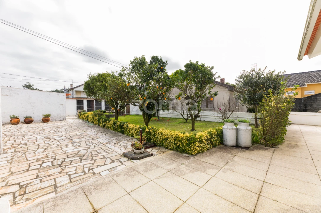 Moradia T4 para Venda em Chafe Foto 49