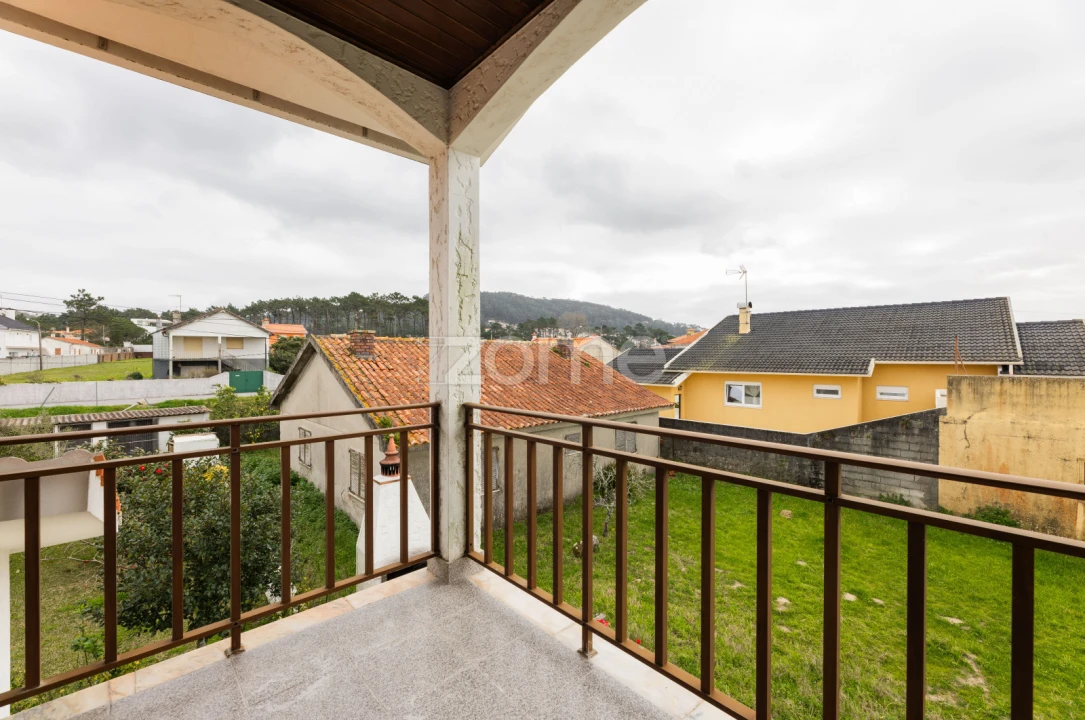 Moradia T4 para Venda em Chafe Foto 32