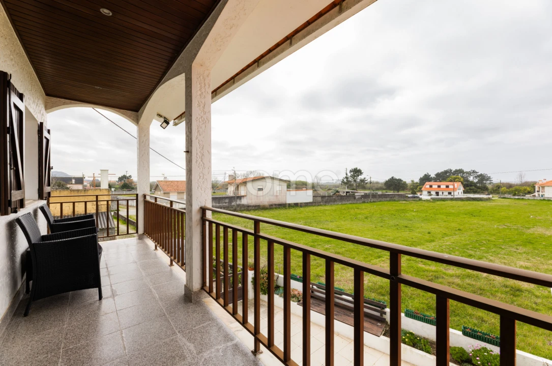 Moradia T4 para Venda em Chafe Foto 33