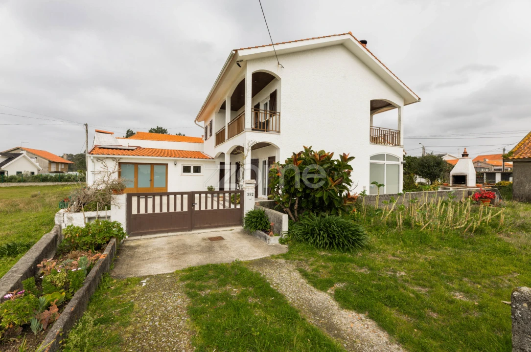 Moradia T4 para Venda em Chafe Foto 43