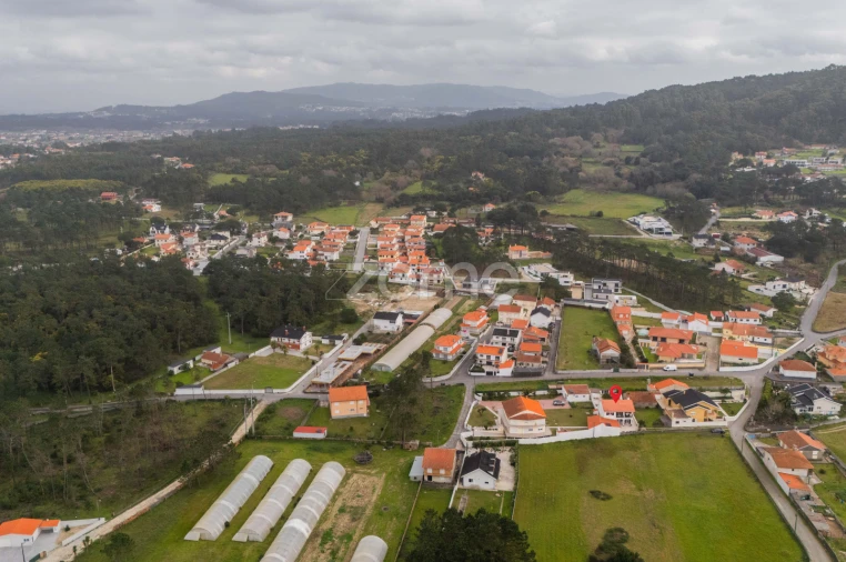 Moradia T4 para Venda em Chafe Foto 36