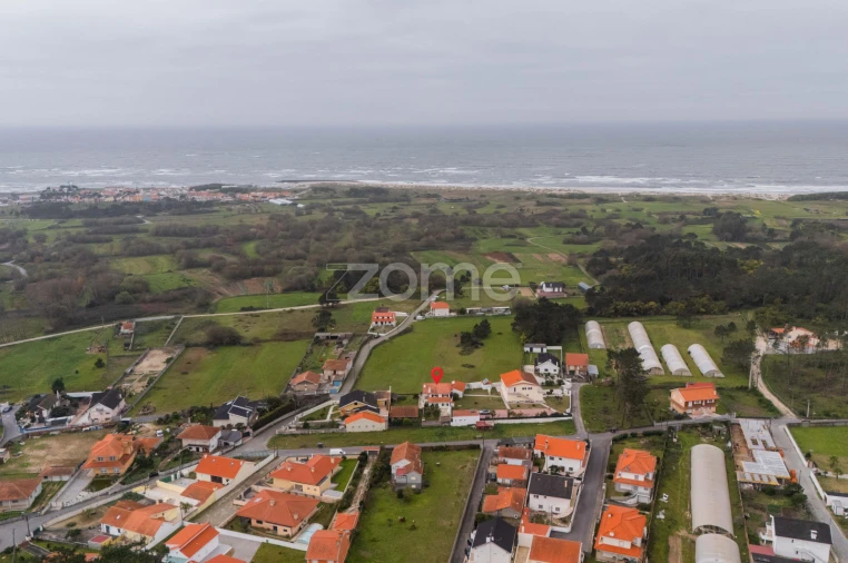 Moradia T4 para Venda em Chafe Foto 44