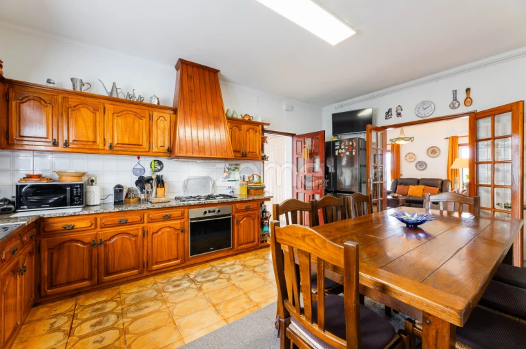 Moradia T4 para Venda em Chafe Foto 10