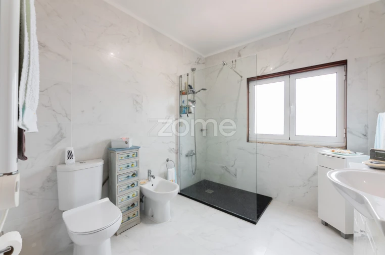 Moradia T4 para Venda em Chafe Foto 17