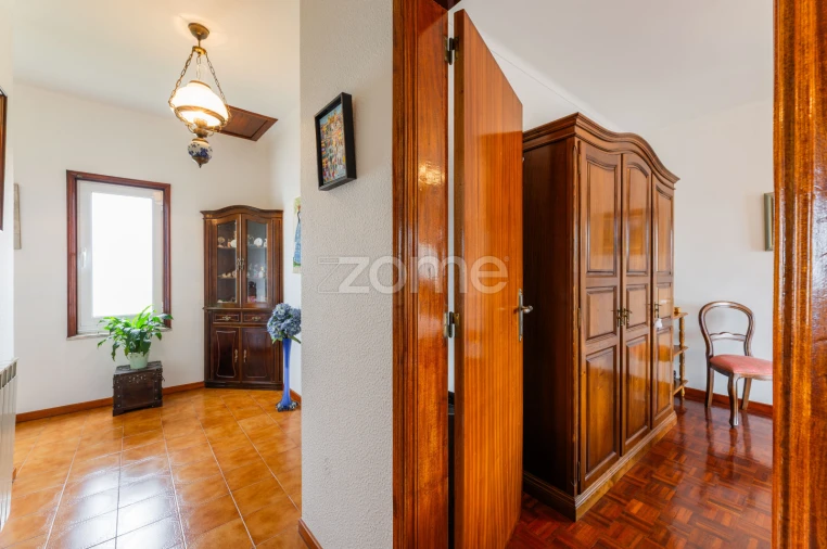 Moradia T4 para Venda em Chafe Foto 4