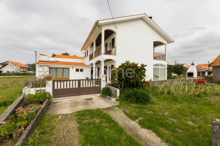 Moradia T4 para Venda em Chafe Foto 43