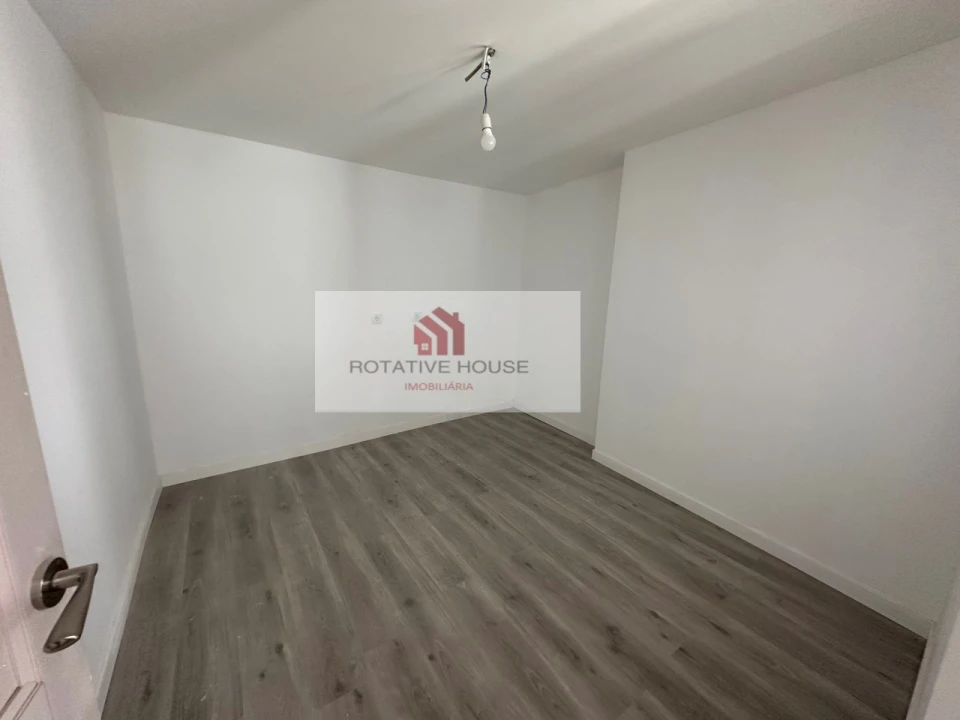 Moradia T8 para Venda em Caia, São Pedro e Alcáçova Foto 3