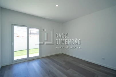 Moradia T4 para Venda em Corroios