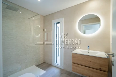 Moradia T4 para Venda em Corroios