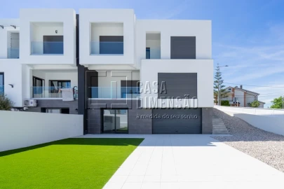 Moradia T4 para Venda em Corroios