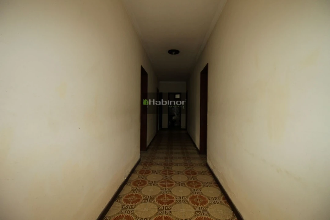 Moradia T5 para Venda em Vila Nova de Anha Foto 5