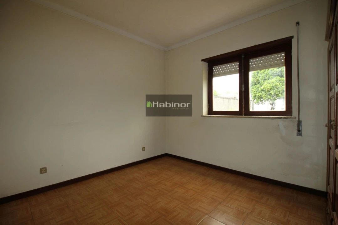 Moradia T5 para Venda em Vila Nova de Anha Foto 6