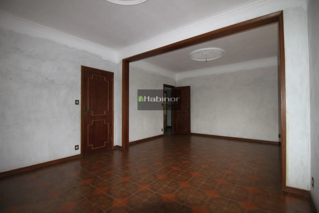 Moradia T5 para Venda em Vila Nova de Anha Foto 12