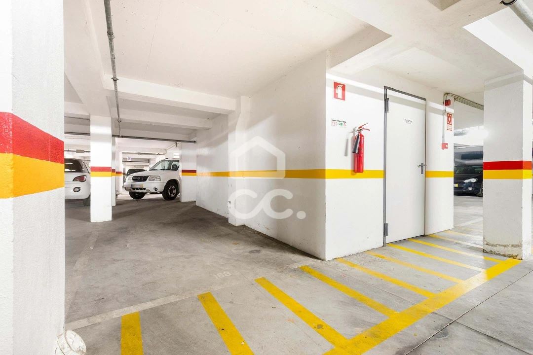 Garagem para Venda em Évora (São Mamede, Sé, São Pedro e Santo Antão) Foto 1