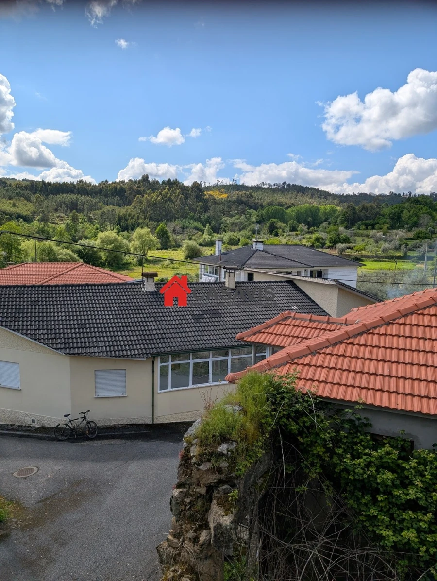 Moradia T4 para Venda em Cavernães Foto 4