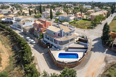 Moradia T4 para Venda em Quarteira