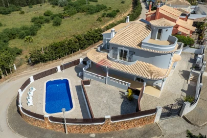 Moradia T4 para Venda em Quarteira