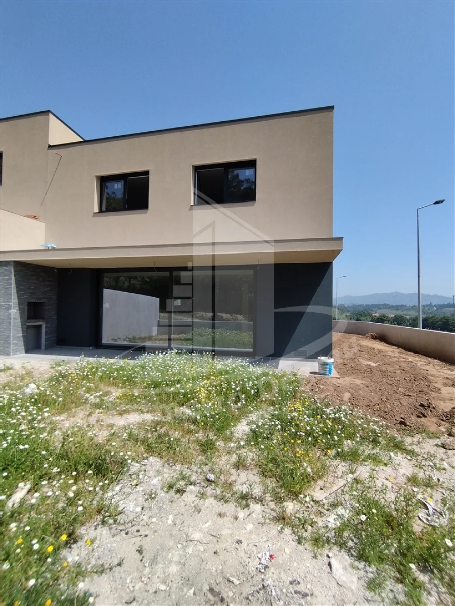 Moradia T3 para Venda em Lanhoso