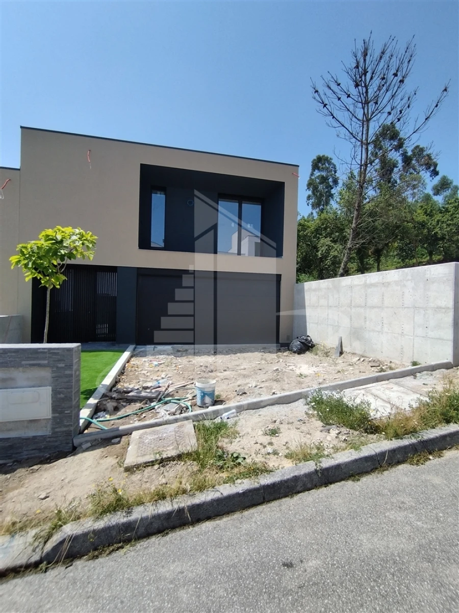 Moradia T3 para Venda em Lanhoso Foto 12