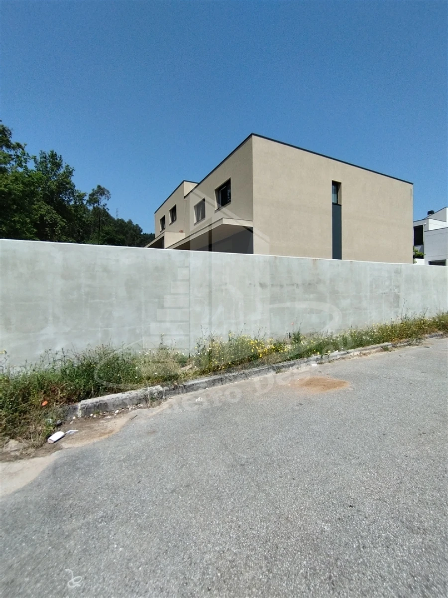 Moradia T3 para Venda em Lanhoso Foto 6