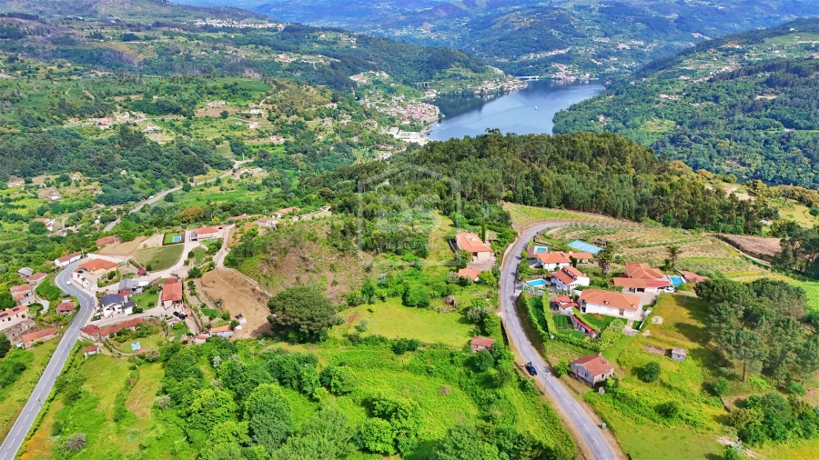 Terreno para Venda em Penhalonga e Paços de Gaiolo Foto 3