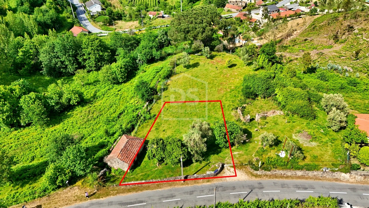 Terreno para Venda em Penhalonga e Paços de Gaiolo Foto 1