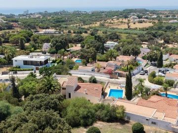 Moradia T5 para Venda em Albufeira e Olhos de Água