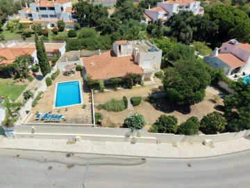 Moradia T5 para Venda em Albufeira e Olhos de Água