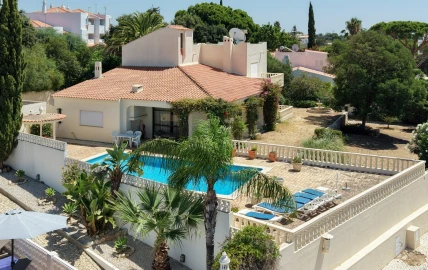 Moradia T5 para Venda em Albufeira e Olhos de Água