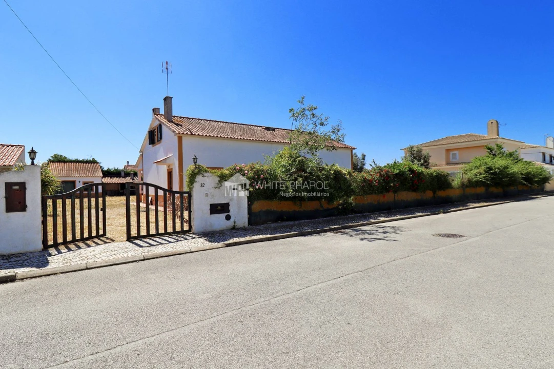 Moradia T5 para Venda em Santo Estêvão Foto 1