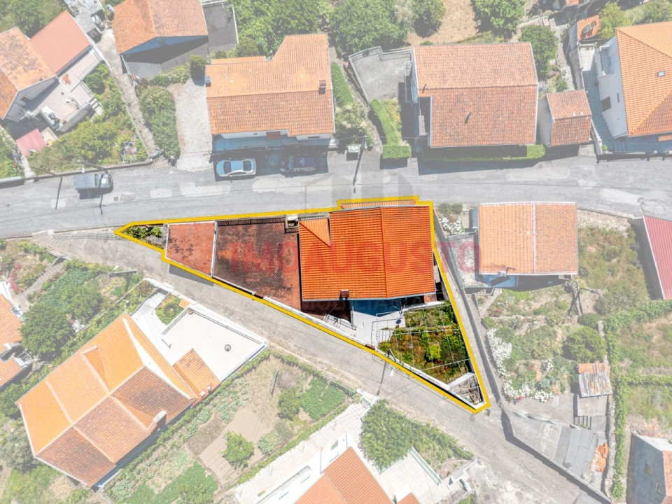 Moradia T5 para Venda em Sazes da Beira Foto 2