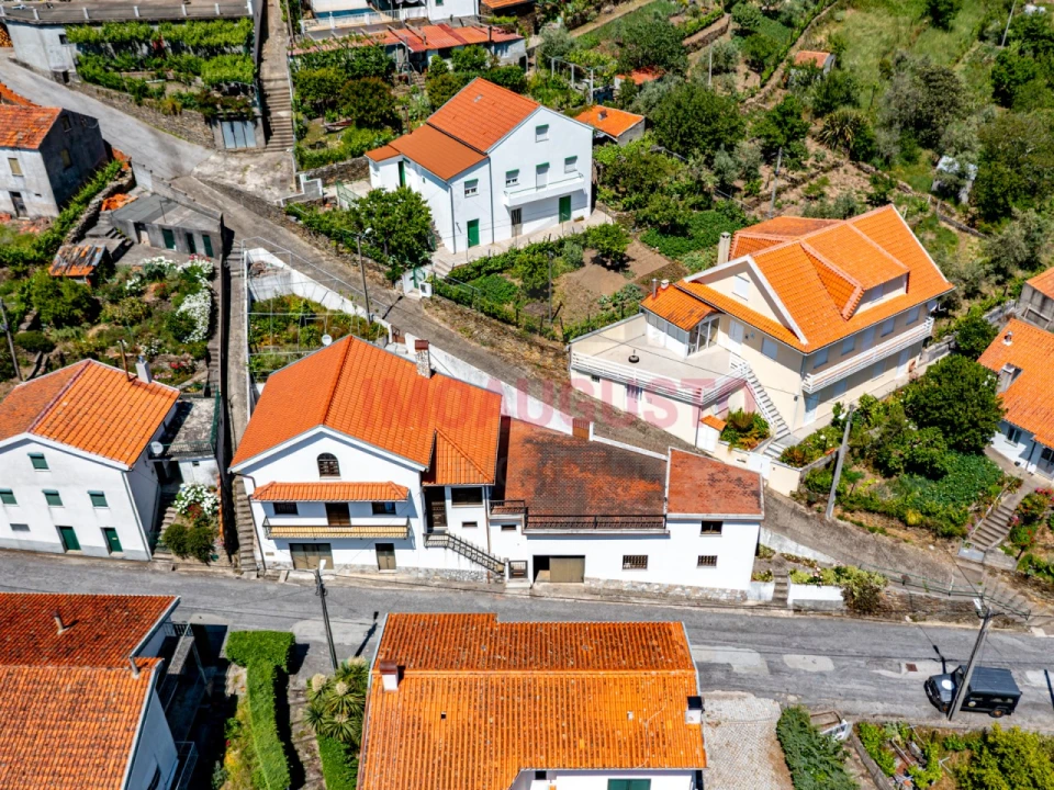 Moradia T5 para Venda em Sazes da Beira Foto 3