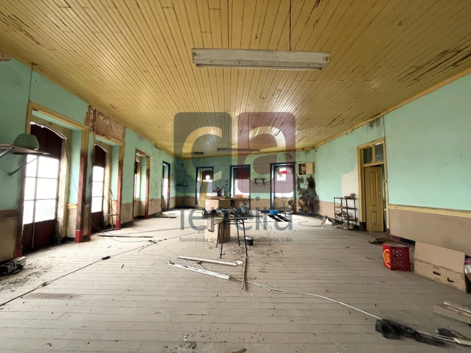Prédio para Venda em Alcanhões Foto 18