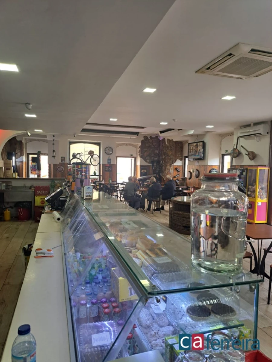 Prédio para Venda em Alcanhões Foto 4