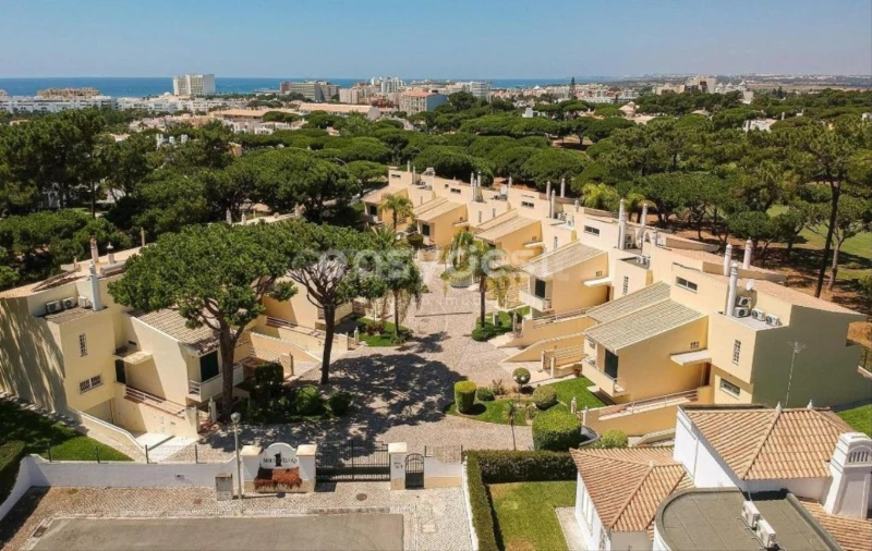 Moradia T2 para Venda em Quarteira Foto 2