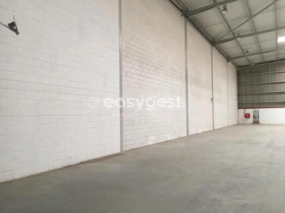 Armazém para Venda em Alverca do Ribatejo e Sobralinho Foto 1