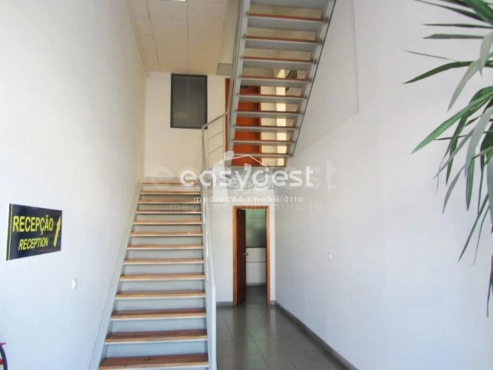 Armazém para Venda em Alverca do Ribatejo e Sobralinho Foto 2