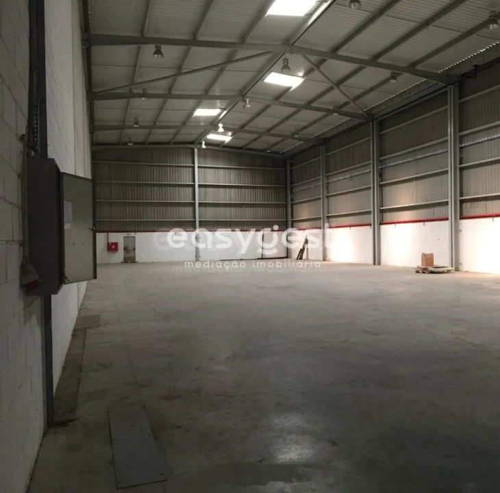 Armazém para Venda em Alverca do Ribatejo e Sobralinho Foto 4