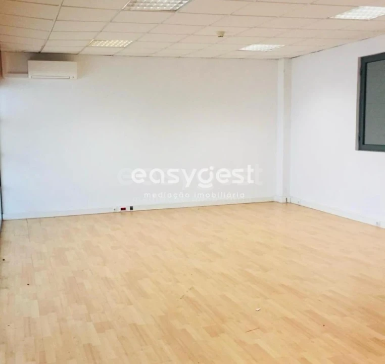 Armazém para Venda em Alverca do Ribatejo e Sobralinho Foto 16