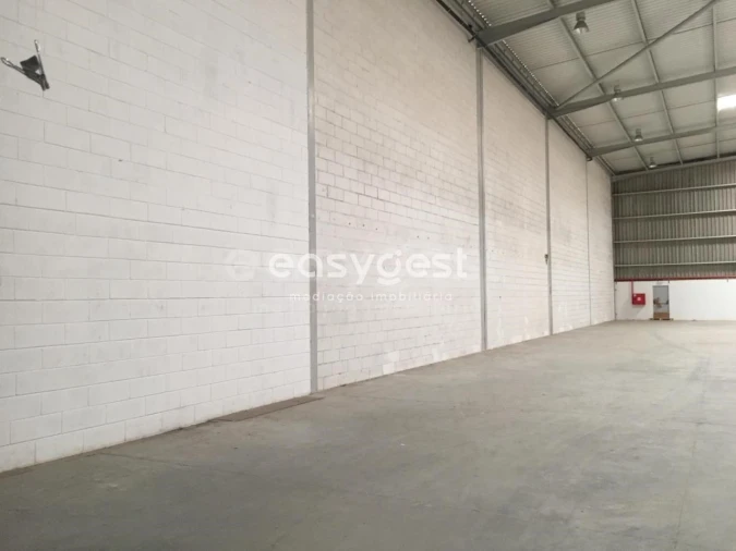 Armazém para Venda em Alverca do Ribatejo e Sobralinho Foto 1