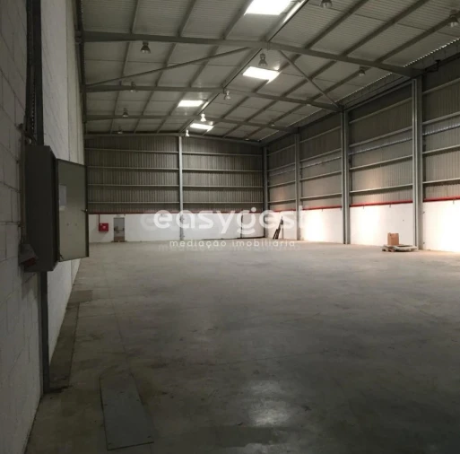 Armazém para Venda em Alverca do Ribatejo e Sobralinho Foto 4