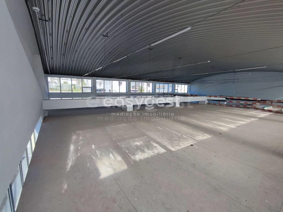 Armazém para Venda em Sacavém e Prior Velho Foto 9