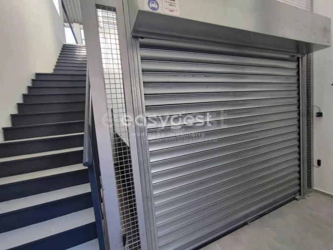 Armazém para Venda em Sacavém e Prior Velho Foto 2